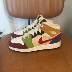 Nike Air Jordan 1 Mid SE "Messy Room" sneakers - Big Kids Size 7